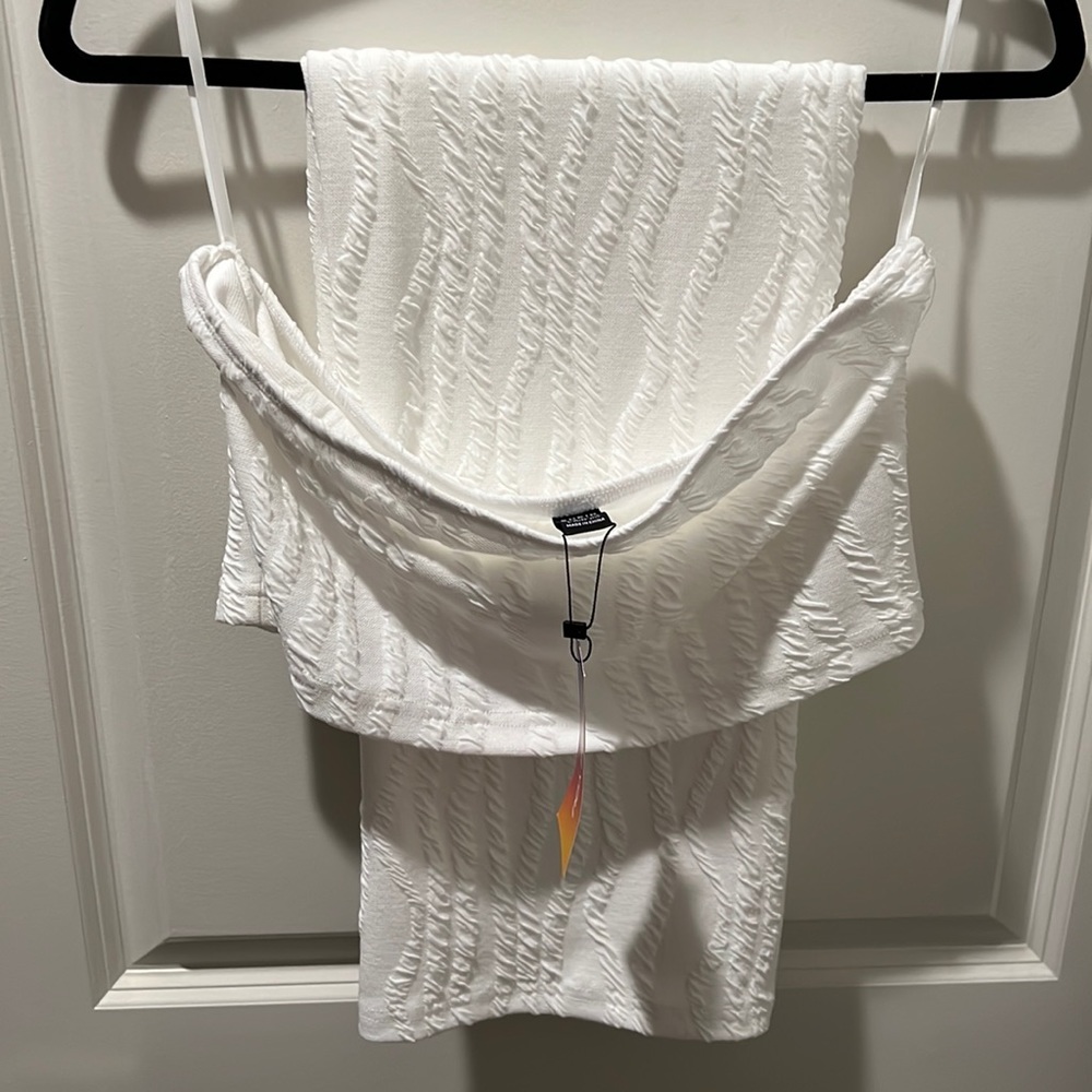 Shin white tube top and calf length matching set